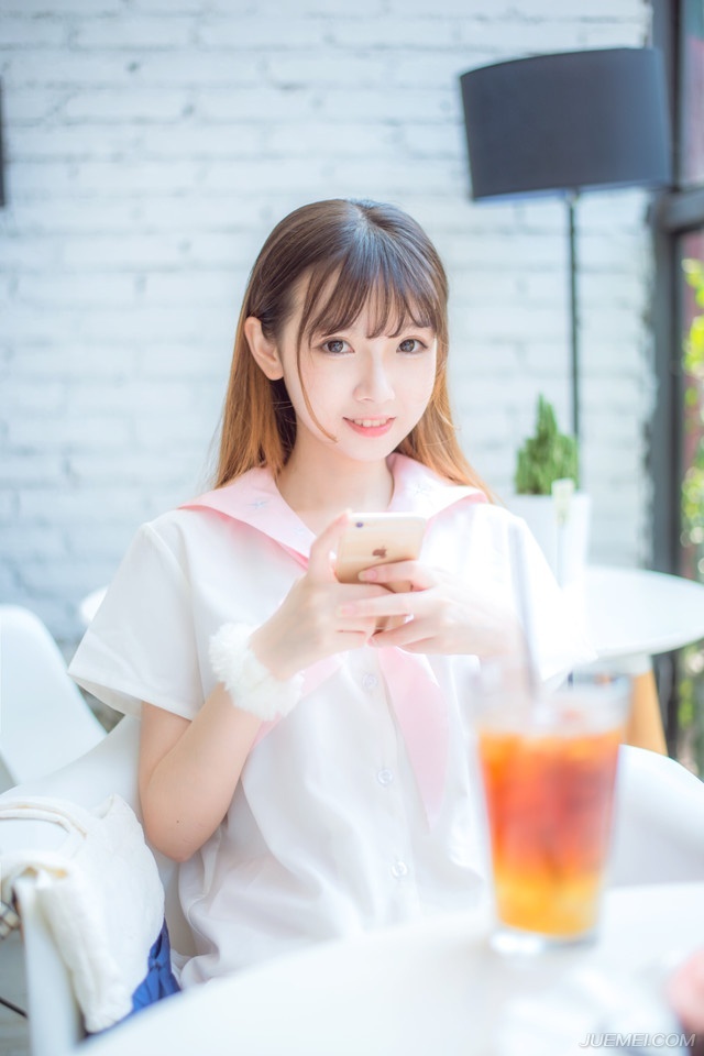 瀑布对悬崖无可畏惧，所以唱出气势磅礴的生命之歌。
